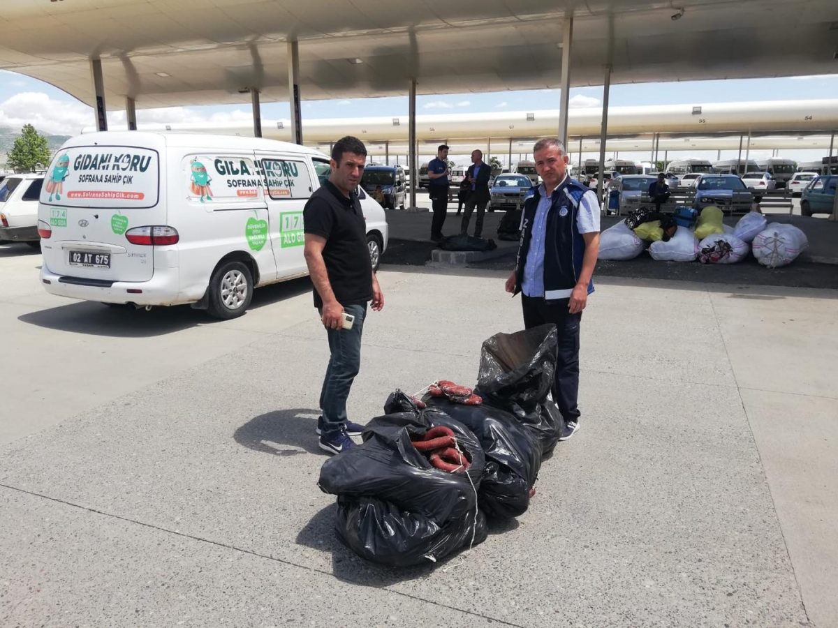 Adıyaman’da bandrolsüz 400 kilo sucuk ele geçirildi