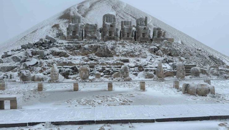Nemrut’a mevsimin ilk karı yağdı
