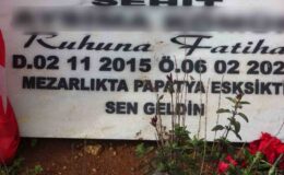 Depremde ölenlerin mezar taşlarındaki her bir yazı hüzne boğuyor