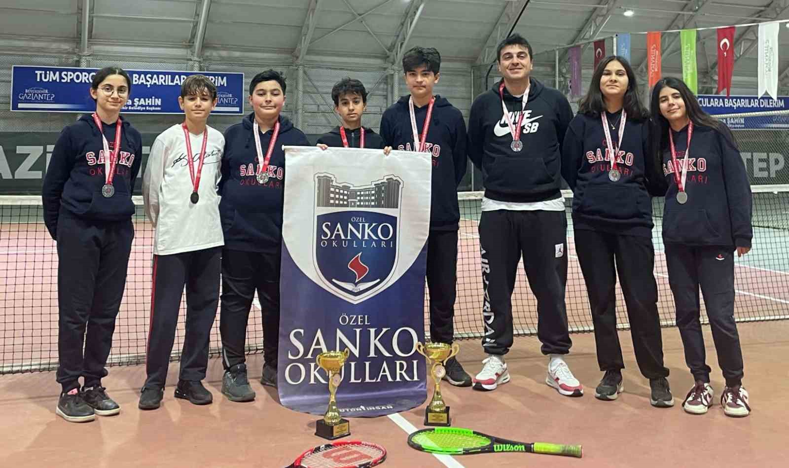 SANKO Okulları öğrencileri teniste il ikincisi oldu