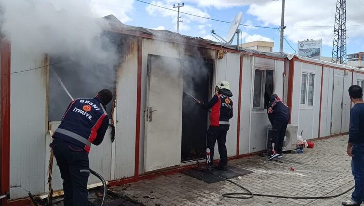 Adıyaman Besni’de konteyner kentte yangın: 5 kişi dumandan etkilendi  – Videolu Haber