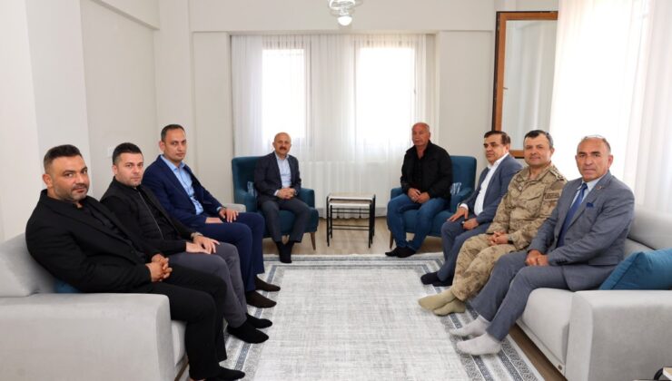 Vali Varol, Zey Köyünde yapımı tamamlanarak evlerine geçen aileleri ziyaret etti