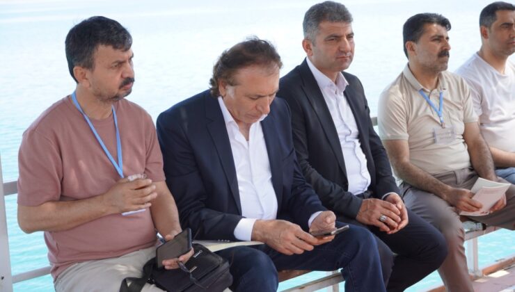 Samsat’ta Şiir Fırat’a Karıştı: ‘Fırat’ta Sesler’ şiir dinletisiyle edebiyat günleri devam etti  – Videolu Haber