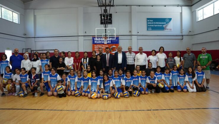 Kahta Belediyesi Yaz Spor Okulları’nda basketbol ve voleybol heyecanı sürüyor