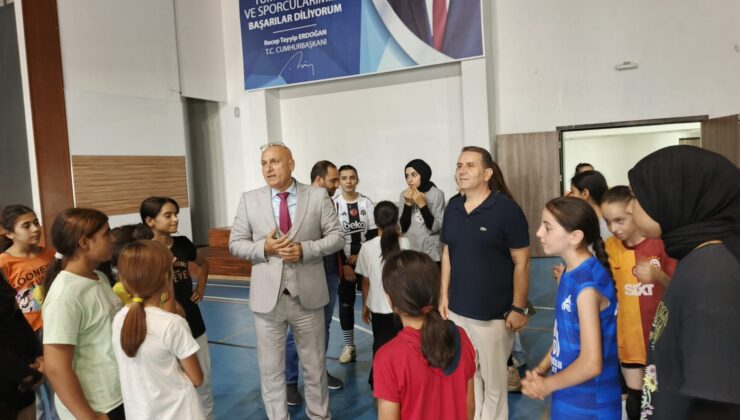 Elüstü Kahta’daki Spor Yatırımlarını İnceledi