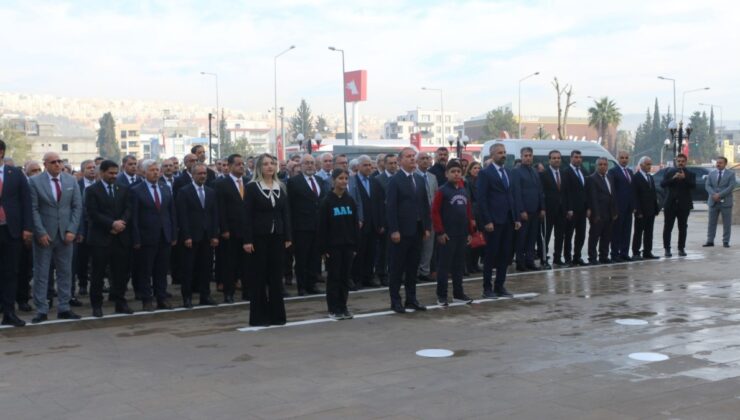 Adıyaman’da Öğretmenler Günü düzenlenen törenle kutlandı  – Videolu Haber