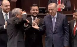 Üç Milletvekili AK Parti’ye katıldı, rozetlerini Cumhurbaşkanı Erdoğan taktı