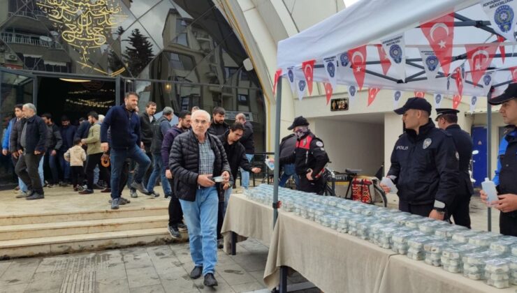 Adıyaman İl Emniyet Müdürlüğü’nden vatandaşa lokum ve gül suyu ikramı  – Videolu Haber