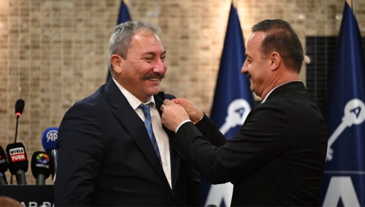 Akalın Anahtar Parti’ye katıldı: ‘Türk siyasetinde yeni bir dönem başlayacak’  – Videolu Haber