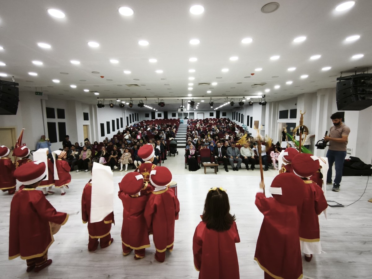 Adıyaman’da Kur’an kursu öğrencileri yıl sonunu sahne gösterileriyle kutladı