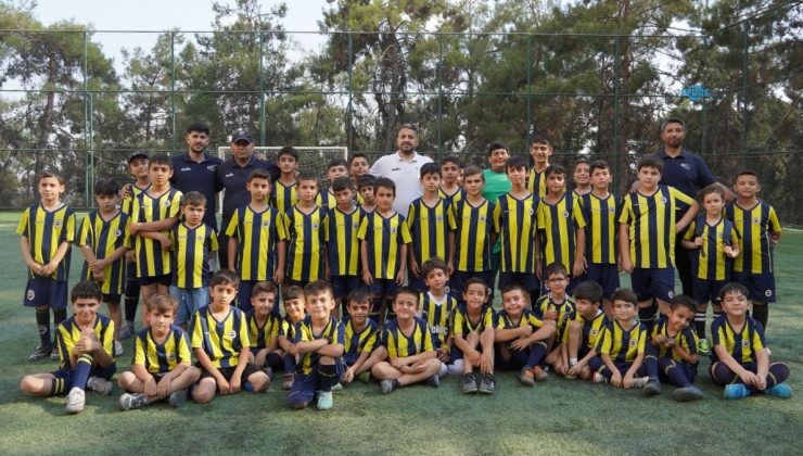 Adıyamanlı minikler Fenerbahçe Futbol Okulu’nda hem spor yapıyor hem hayata hazırlanıyor  – Videolu Haber