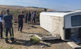 Adıyaman’da tarım işçilerini taşıyan minibüs devrildi; 12 yaralı  – Videolu Haber