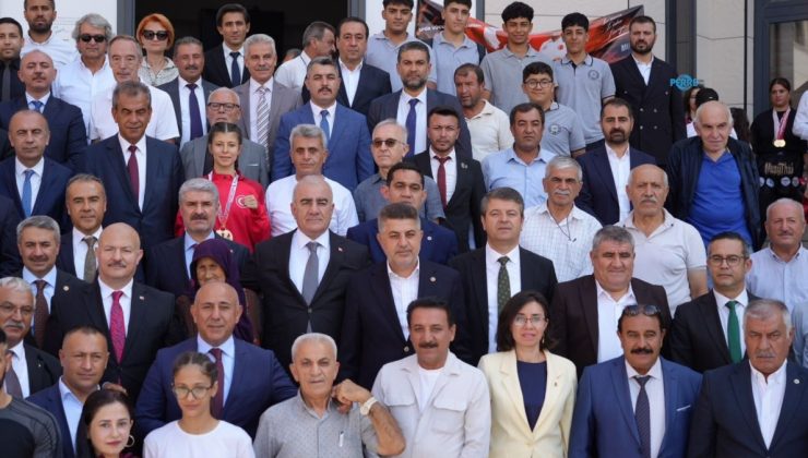 Besni Eğitim Bayramı’nda Tutdere’den eğitim vurgusu: ‘İlim ve bilim kutup yıldızıdır’  – Videolu Haber