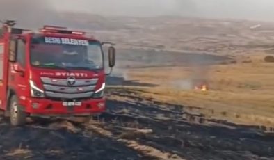 Boş arazide anız yangını kontrol altına alındı