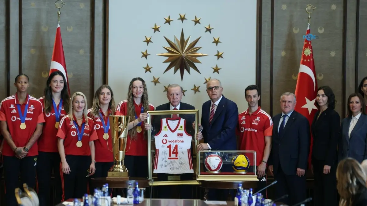 Cumhurbaşkanı Erdoğan, Avrupa şampiyonu A Milli Kadın Voleybol Takımı’nı kabul etti
