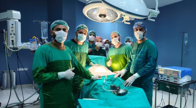 Kahta’da 82 yaşındaki hastanın mesanesinden 42 parça taş çıkarıldı