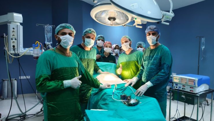 Kahta’da 82 yaşındaki hastanın mesanesinden 42 parça taş çıkarıldı