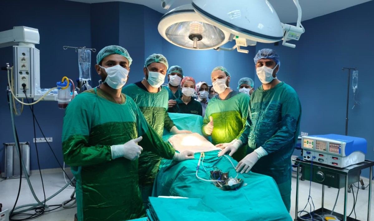Kahta’da 82 yaşındaki hastanın mesanesinden 42 parça taş çıkarıldı