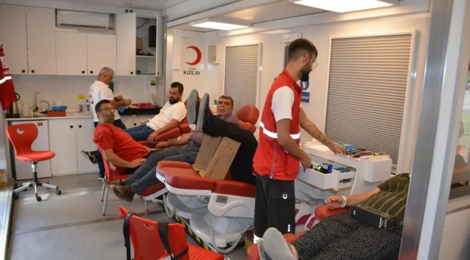 Besni Eğitim Bayramı’nda Kızılay’a Kan Bağışına Yoğun İlgi