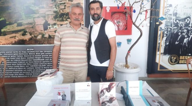 Murat Kayış Besni Eğitim Bayramı’nda kitaplarını okurları için imzaladı
