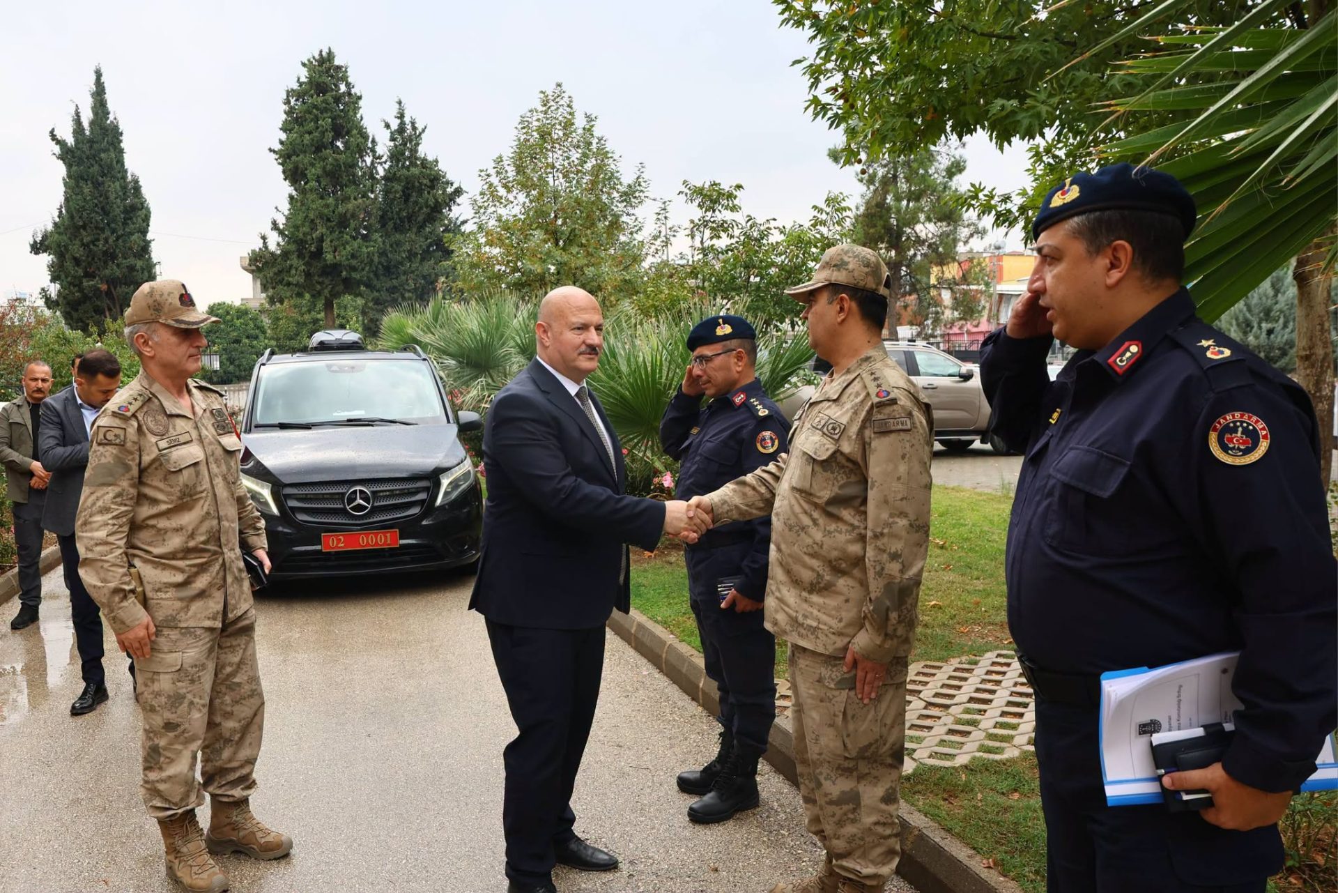 Vali Abdullah Küçük, İl Jandarma Komutanlığını ziyaret etti.