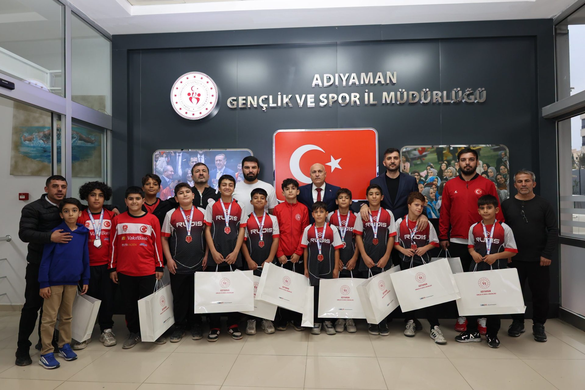 Adıyamanlı Sporcular Madalyalarla Döndüler! Başarıları Ödüllendirildi
