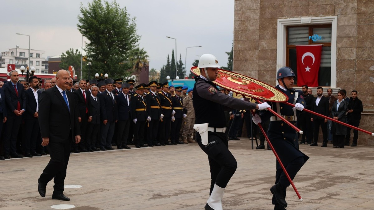 Adıyaman’da Cumhuriyet’in 103. yılı kutlamaları çelenk sunma töreniyle başladı