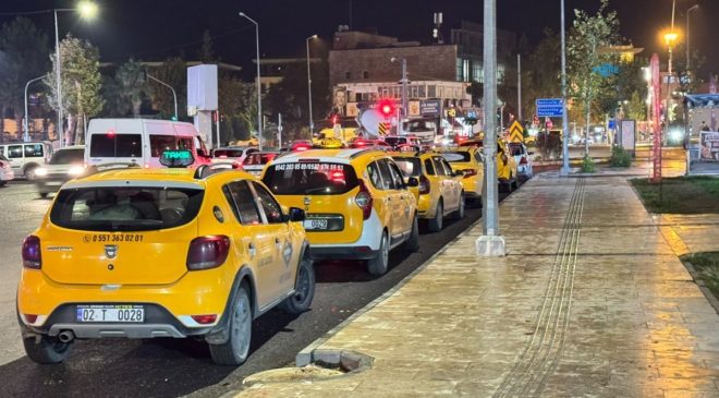 Adıyaman’da taksicilerden durak ve su çağrısı: ‘Komşulardan bidonla su taşıyoruz’  – Videolu Haber