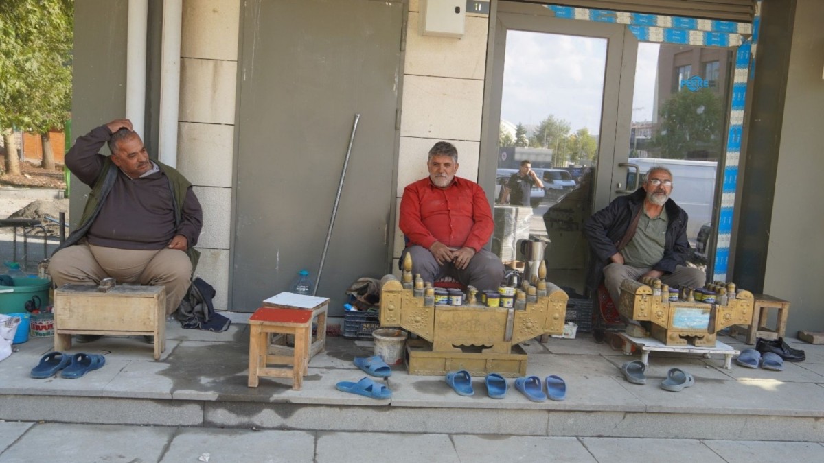 Adıyaman’da ayakkabı boyacıları Tutdere’den çalışma alanı istedi  – Videolu Haber
