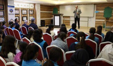 Adıyaman’da ‘Bir ayrıcalıktır imam hatipli olmak’ konferansı düzenlendi