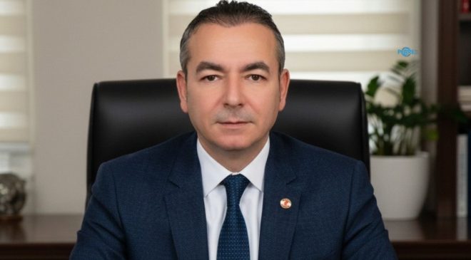 Çeliker: ‘Gazeteciler özgürce haber yapabilmeli’