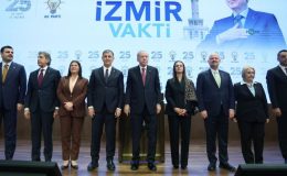 İzmir Büyükşehir Belediye Başkanı Cemil Tugay, AK Parti’ye katıldı: Rozetini Erdoğan taktı
