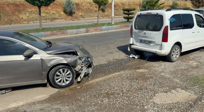 Kahta girişindeki kazada iki araçta maddi hasar oluştu  – Videolu Haber