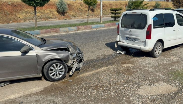 Kahta girişindeki kazada iki araçta maddi hasar oluştu  – Videolu Haber