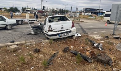 Kahta’da iki otomobil kafa kafaya çarpıştı: 5 yaralı​‌
