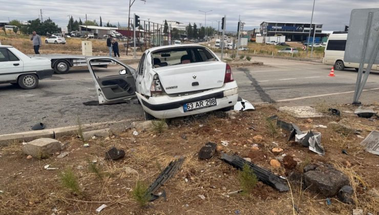 Kahta’da iki otomobil kafa kafaya çarpıştı: 5 yaralı​‌