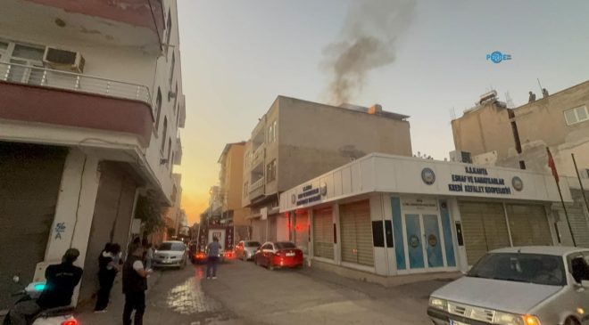 Kahta’da üç katlı evin çatısında yangın