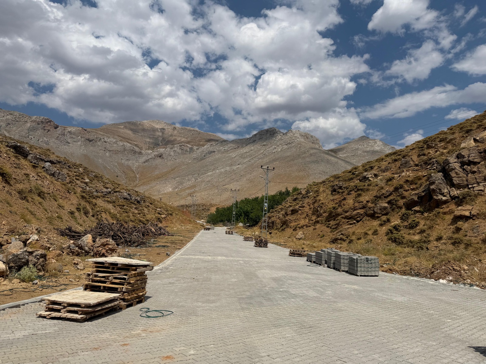 Adıyaman köylerinde 1 milyon 170 bin metrekareyi aşan parke taşı seferberliği