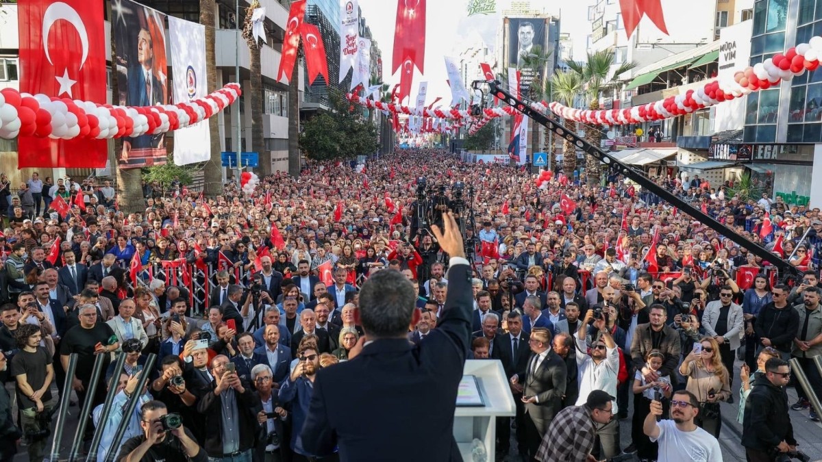 Özgür Özel: ‘Bunlar foncudur, vurguncudur, faizcidir, tefecidir; AK Parti’nin ‘ak’ dediği ne varsa kara çıkmıştır’