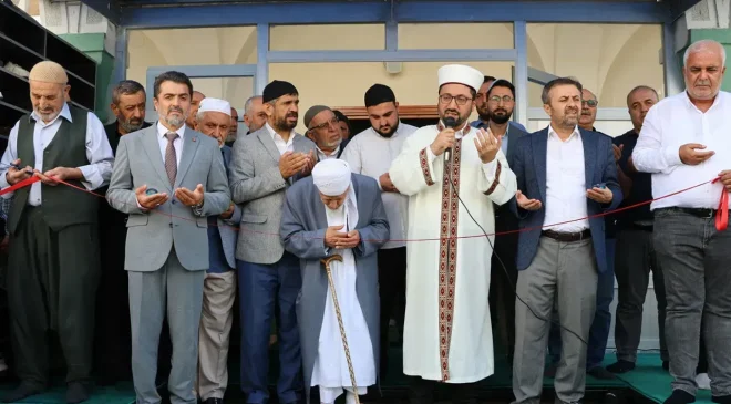 İbadur-Rahman Camii İbadete Açıldı