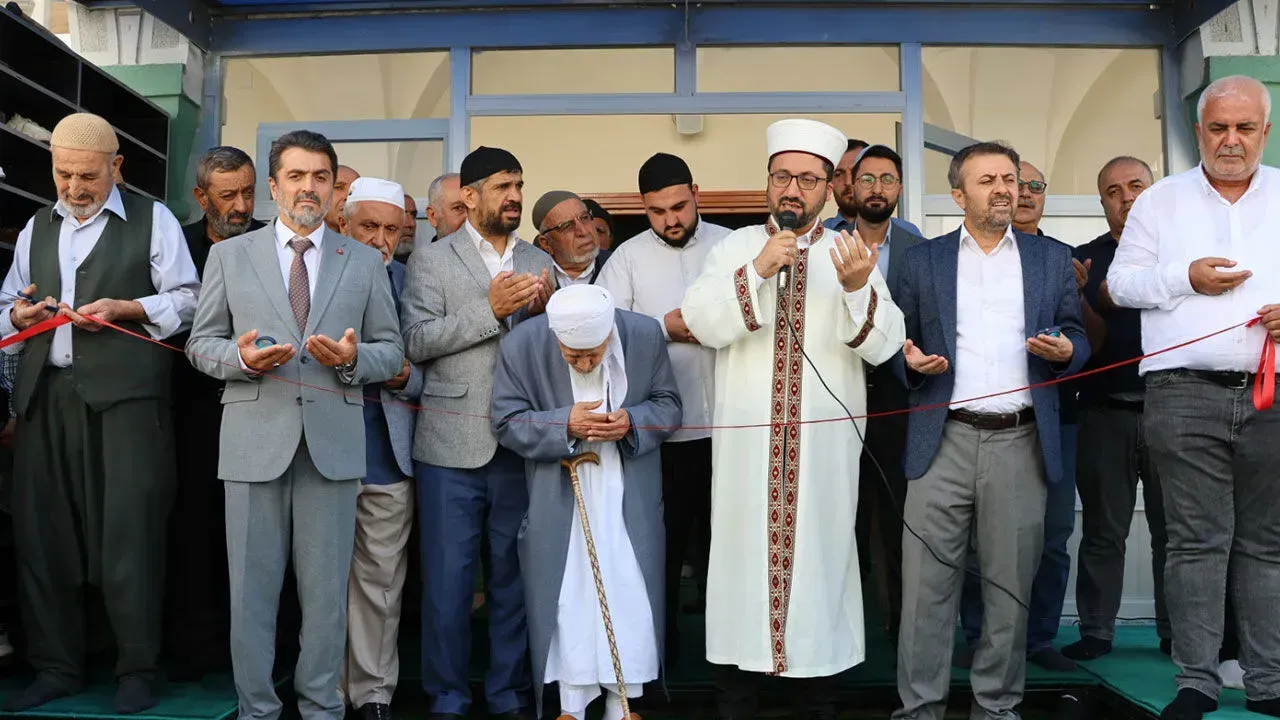 İbadur-Rahman Camii İbadete Açıldı