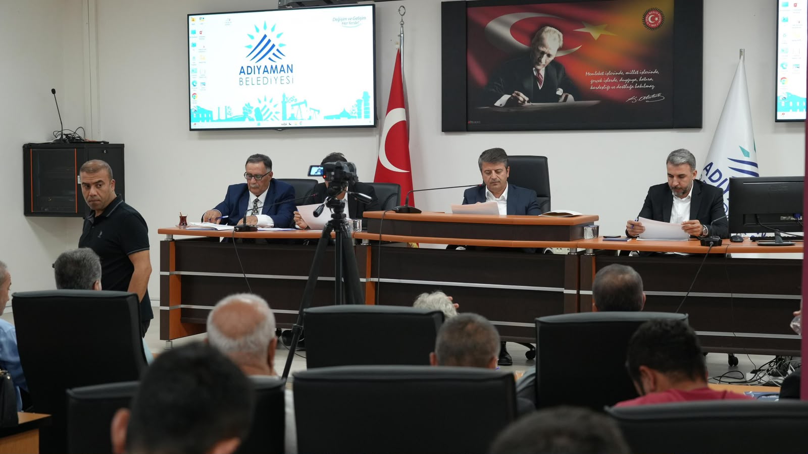 Adıyaman Belediyesi’nden Gölbaşı’na 180 ton bitüm desteği