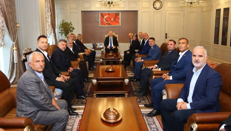 Adıyaman Valisi Küçük, 19 Ekim Muhtarlar Günü’nde Muhtarları Kabul Etti